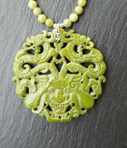 Dragon jade olive médaillon
